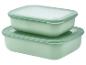 Zwei rechteckige mintgrüne Lebensmittelbehälter, übereinander gestapelt.