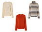 Drei verschiedene Pullover: ein cremefarbener Zopfpullover, ein orangefarbener Pullover und ein grau-beige gestreifter Pullover.