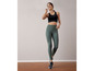 Frau in grünen Leggings und einem schwarzen Sport-BH.