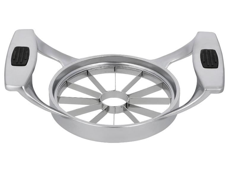 Apfelteiler aus Edelstahl mit silbernen Griffen und schwarzen Anti-Rutsch-Griffen