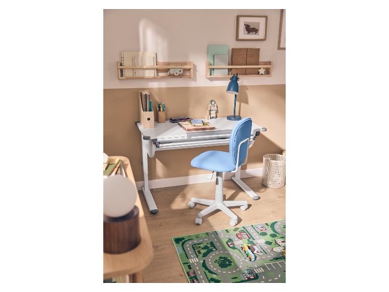 LIVARNO Kinder-Drehstuhl in Blau in einem Kinderzimmer.