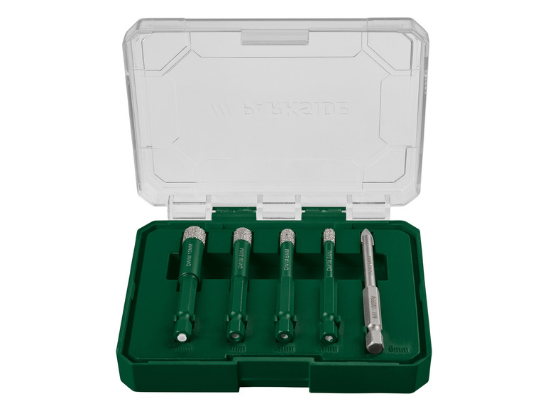 Ein Satz mit fünf Bohrer, darunter Diamantbohrer in den Größen 5, 6, 8 und 10 mm und ein 6 mm Bohrer, in einem grünen Koffer.
