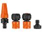 Set aus orange-schwarzen Gartenschlauchanschlüssen und einer Düse.