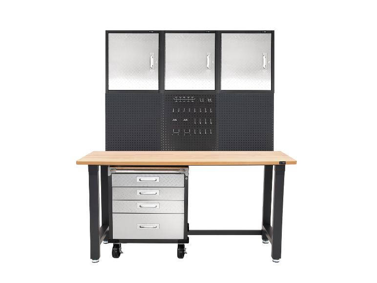 Schwarze Werkbank mit Holzplatte, Lochwand und Edelstahlschränken und -schubladen