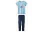 Zweiteiliger Pyjama mit hellblauem Stitch- und Angel-T-Shirt und dunkelblauer Hose mit „FAMILY“-Aufschrift.