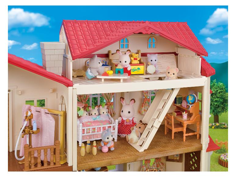 SYLVANIAN FAMILIES Stadthaus mit Dachzimmer, aufklappbar, mit Figuren und Möbeln.