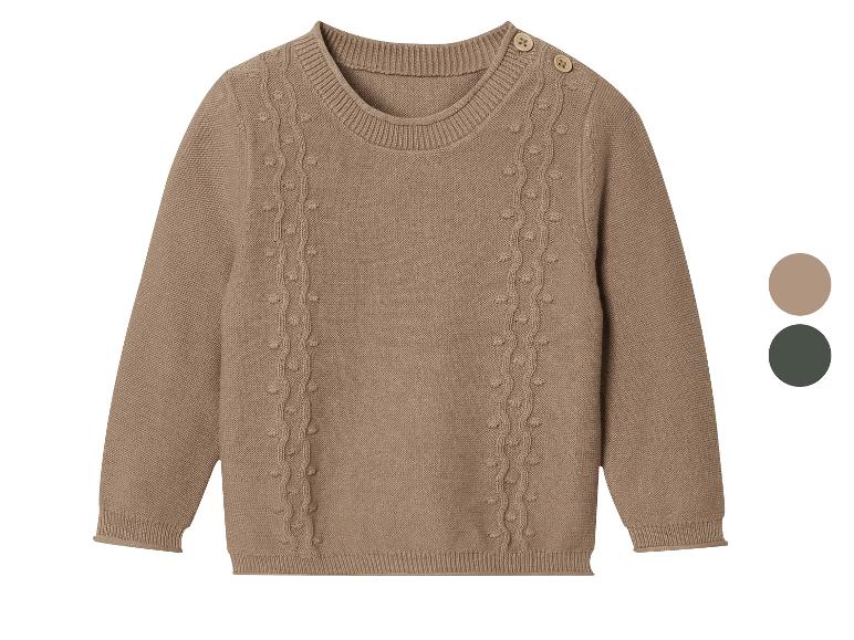 Ein brauner Strickpullover mit langen Ärmeln.