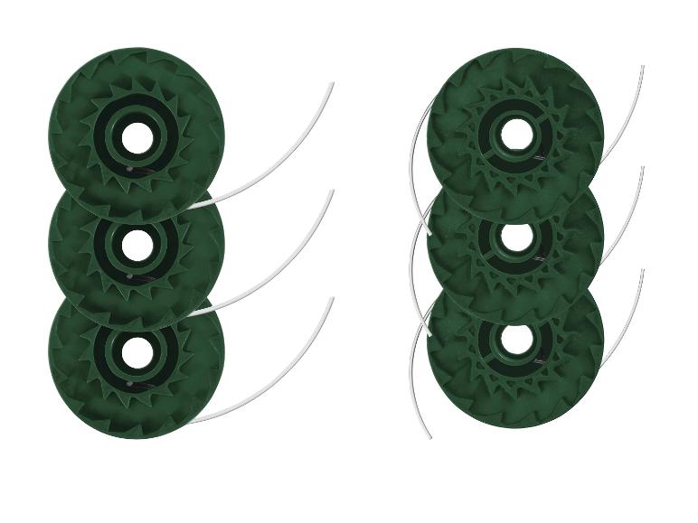 Sechs grüne Trimmerspulen mit weißem Schneidfaden, in zwei vertikalen Stapeln angeordnet.