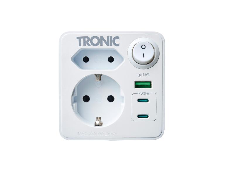 Weißer Wandsteckdosenadapter mit zwei Steckdosen, einem Ein-/Ausschalter und USB-Anschlüssen.