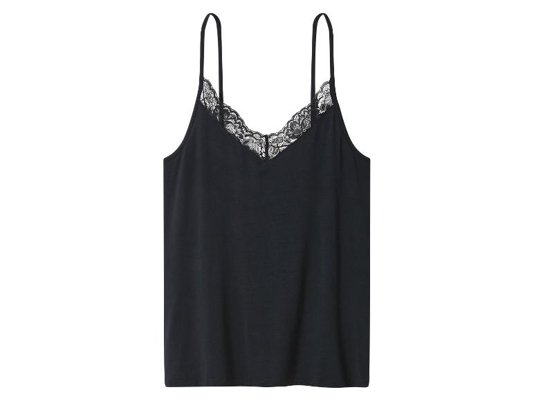 Schwarzes Camisole mit dünnen Trägern und schwarzer Spitze am Ausschnitt.