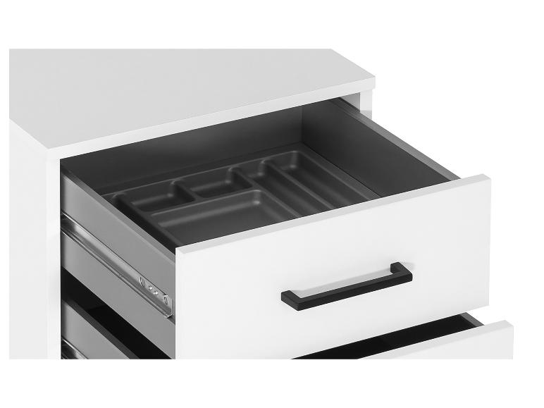 Weiße Küchenschublade mit grauem Besteckkasten