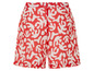 Rote Shorts mit einem weißen abstrakten Muster.