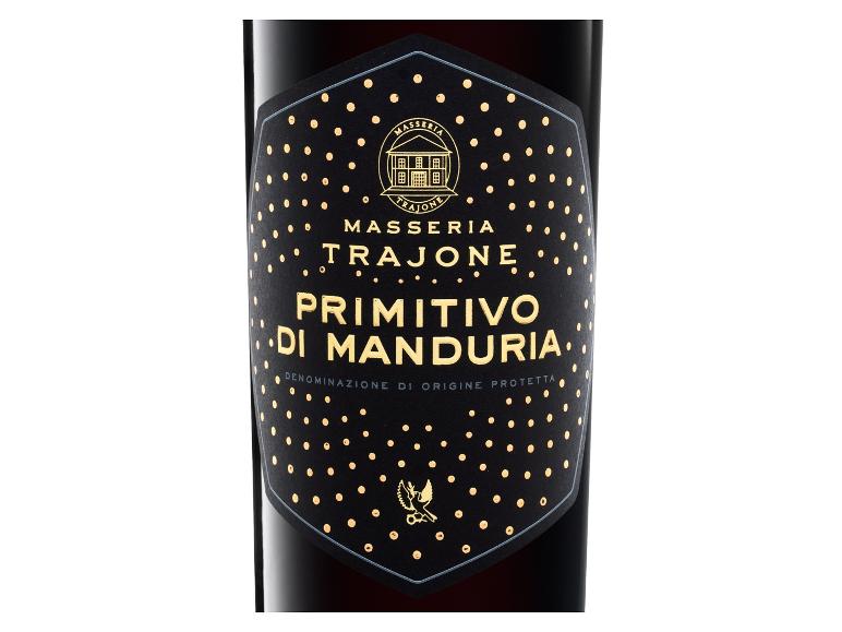 Rotweinflasche mit schwarzem Etikett, goldenem Text und Punkten.