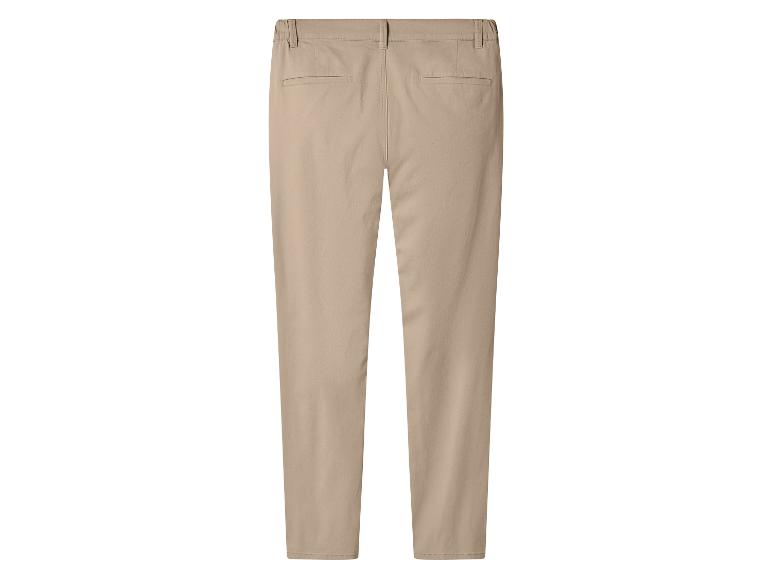 Rückansicht einer beigen Herren-Chino-Hose.