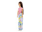 Eine Barbie-Puppe mit rosa Oberteil und Tie-Dye-Hose.