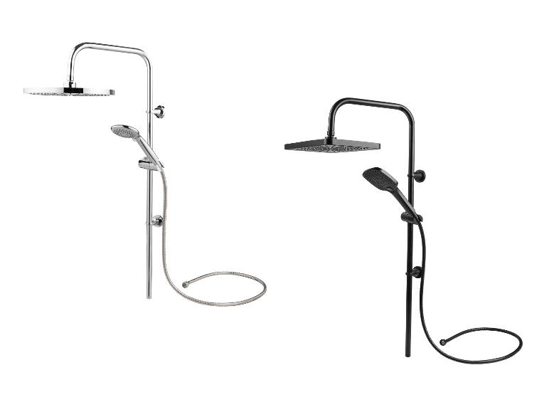 Zwei Duschsysteme, eines verchromt und eines mattschwarz, mit Kopf- und Handbrause.