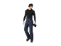 Mann in schwarzem Thermoshirt, dunkelblauer Skihose und Skischuhen.