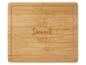 Bambusschneidebrett mit der Aufschrift 'Home Sweet Home'.