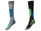 Zwei Paar Skisocken mit blauen und grünen Akzenten.