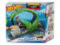 Hot Wheels City Spielset mit Alligator-Looping-Bahn und einem Auto.