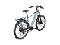 Graues E-Bike mit Gepäckträger, Schutzblechen und Federung.