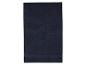 Dunkelblaues, schlichtes Badetuch mit einem Zierstreifen am unteren Rand