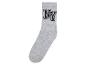Graue Socken mit einem 'NY' Druck.