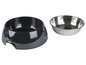 Eine schwarze und eine Edelstahl-Futterschale für Hunde.