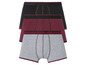 Drei Boxershorts in Schwarz, Weinrot und Grau.