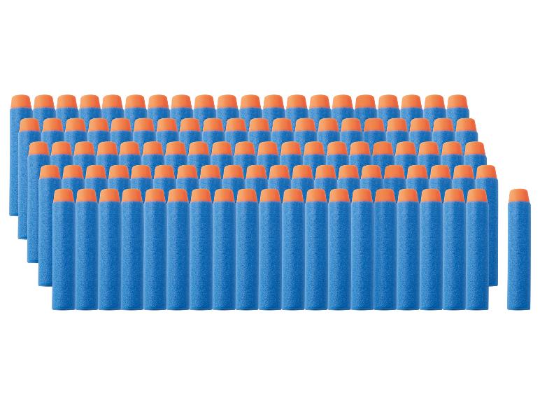Große Menge blauer Schaumstoffpfeile mit orangefarbenen Spitzen