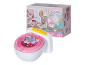 Puppentoilette mit Soundeffekten und einer Puppe auf einer ähnlichen Toilette auf der Verpackung.