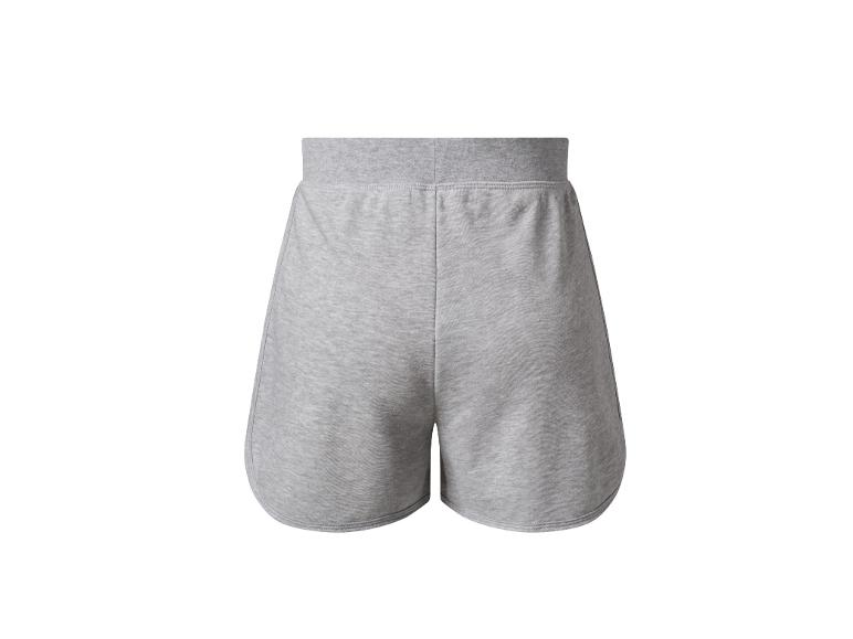 Graue Jogging-Shorts.