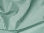 Glatte, hellgrüne Stoff mit Falten.
