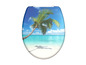 Ein Toilettensitz mit tropischem Design aus Palmen und Strand.