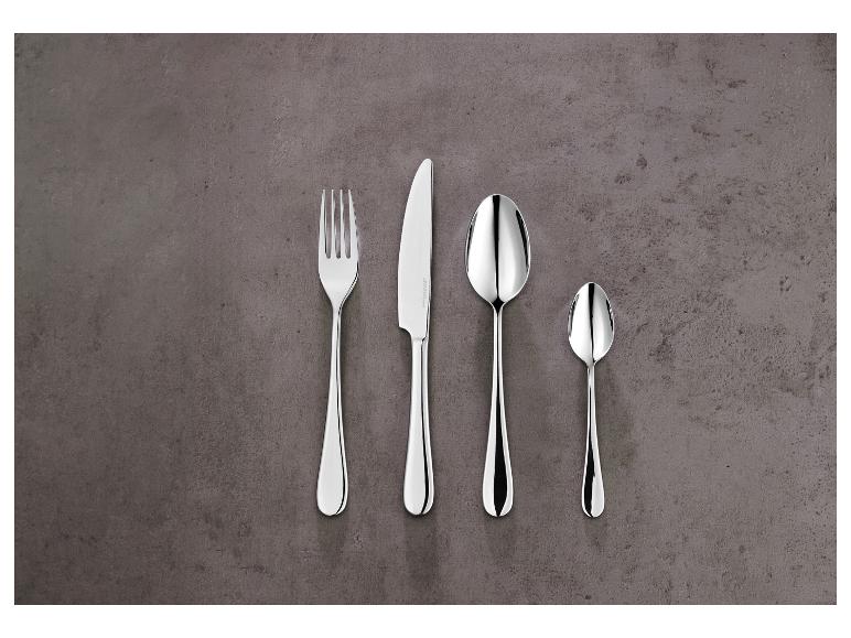 Eine Gabel, ein Messer und zwei Löffel der Marke  