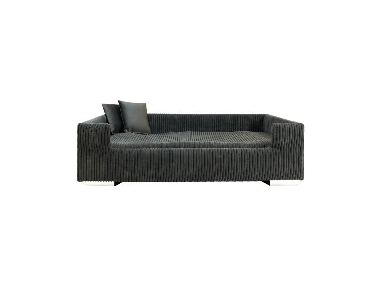 Modernes Hundebett aus dunkelgrauem Cord mit Kissen.