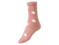 Eine rosa Socke mit weißen Herzen.