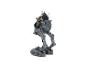 Mandalorianer-Actionfigur auf einem AT-ST-Läufer.