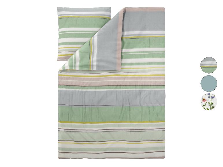 Gestreiftes Bettwäsche-Set in Grün, Grau und Beige mit Wendemuster und Blumenmotiv.