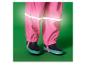 Rosa Regenhose mit Reflektorstreifen und schwarz-türkisen Stiefeln