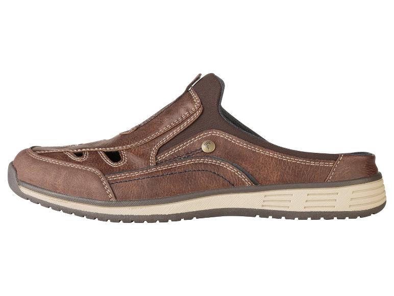 Braune Lederschuhe, Slipper-Stil.