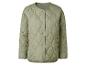 Olivengrüne gesteppte Jacke mit Druckknöpfen.