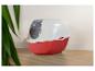 Katze in einer rot-weißen geschlossenen Katzentoilette.