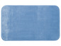 Eine hellblaue Badezimmermatte aus Frottee.