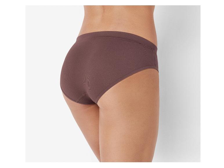 Braune nahtlose Damen-Slip.