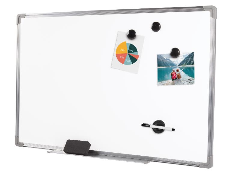 Whiteboard mit Aluminiumrahmen, Magneten, Tortendiagramm, Landschaftsfoto, Marker und Schwamm.