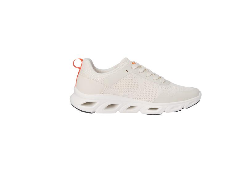 Beigefarbene Sneaker mit orangenen Details.