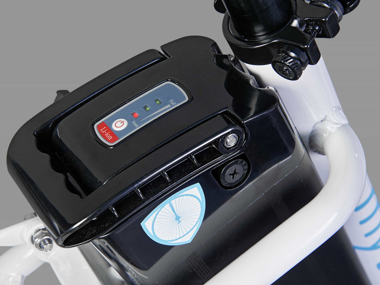 Schwarzer Akku mit Li-Ionen-Anzeige an einem weißen E-Bike.
