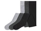 Drei Paar Socken in Schwarz, Grau und Hellgrau.