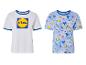Lidl T-Shirts: weißes Modell mit Logo und hellblaues Modell mit Lebensmittelprint.